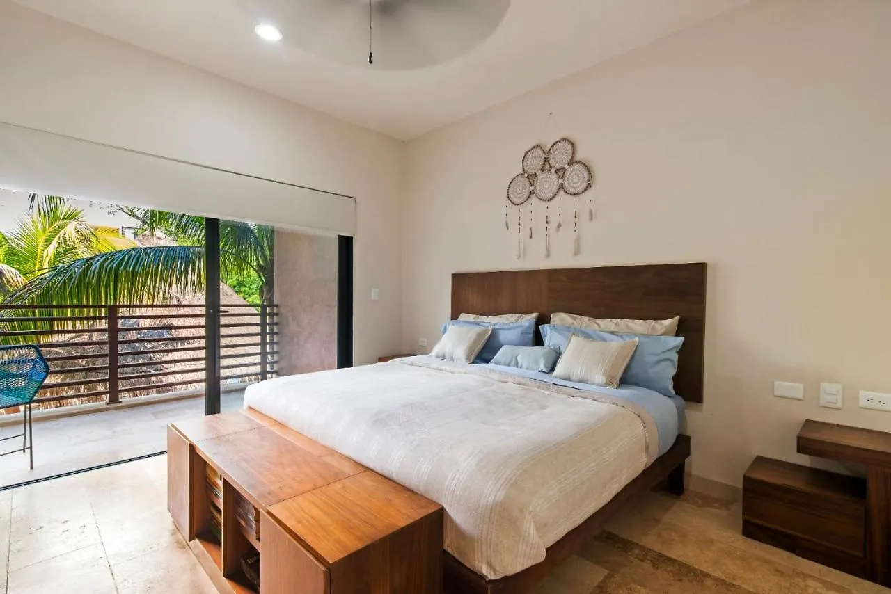 Tropical Elegance: Luxurious Apt With Pool View Tulum Apartament