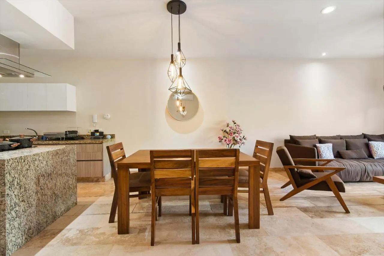Tropical Elegance: Luxurious Apt With Pool View Tulum Apartment