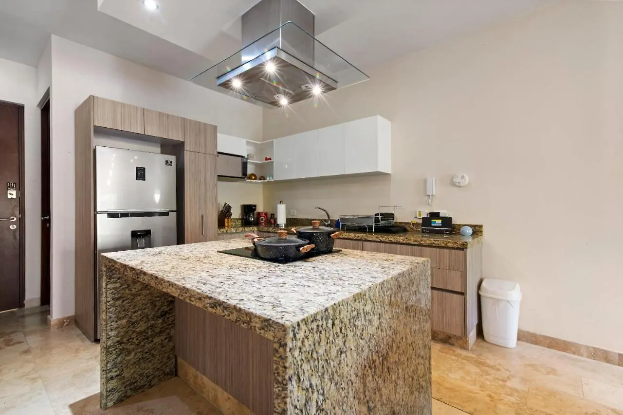 Tropical Elegance: Luxurious Apt With Pool View Tulum Apartment