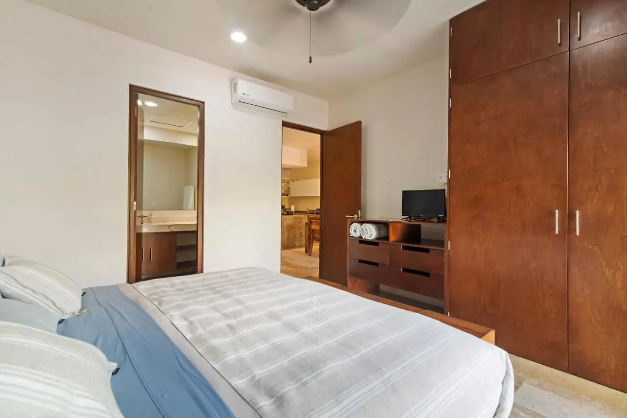 Tropical Elegance: Luxurious Apt With Pool View Tulum Apartment