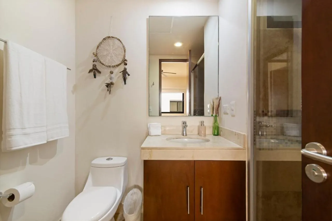 Tropical Elegance: Luxurious Apt With Pool View Tulum Apartment
