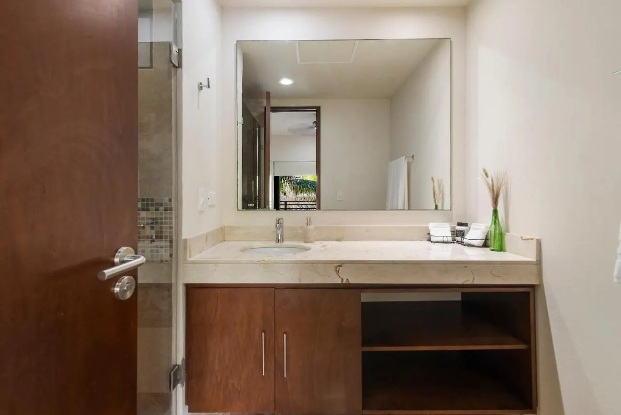 Tropical Elegance: Luxurious Apt With Pool View Tulum Apartment