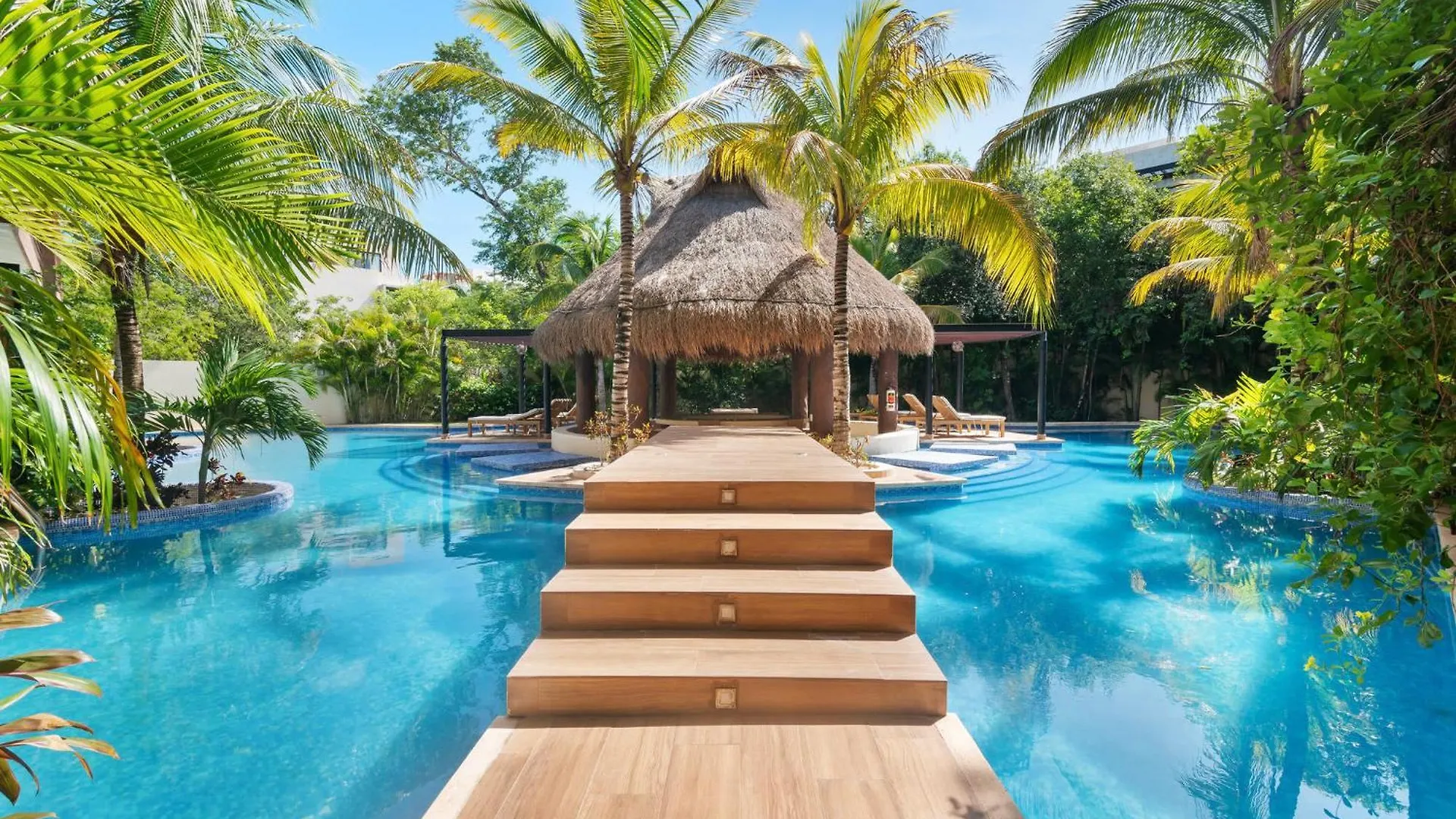 Tropical Elegance: Luxurious Apt With Pool View Tulum Mexico